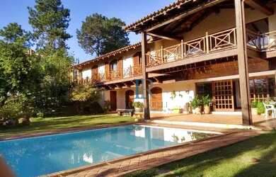 Imagem: A casa possui 5 Dormitórios, 5 Banheiros, 4 Vagas na garagem