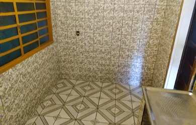 Imagem: A casa possui 1 Dormitório, 2 Banheiros, 1 Vaga na garagem