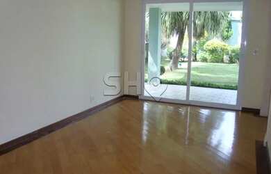 Imagem: A casa possui 4 Dormitórios, 5 Banheiros, 5 Vagas na garagem