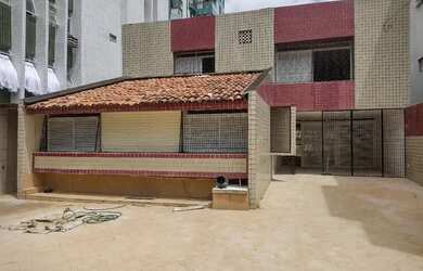 Imagem: A casa possui 3 Dormitórios, 1 Banheiro, 4 Vagas na garagem