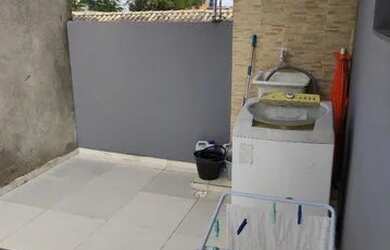 Imagem: A casa possui 1 Dormitório, 1 Banheiro, 1 Vaga na garagem