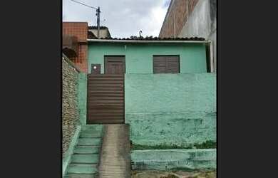 Imagem: A casa possui 2 Dormitórios e 1 Banheiro e está localizado