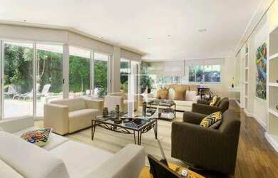 Imagem: A casa em condomínio possui 4 Dormitórios, 5 Banheiros, 5