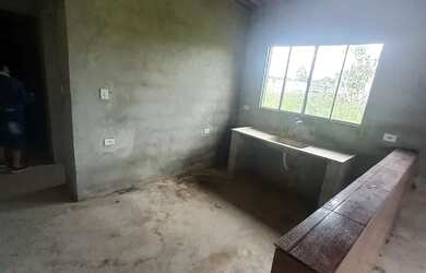 Imagem: A casa possui 1 Dormitório, 1 Banheiro, 360m² de Área e