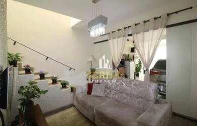 Imagem: A casa possui 5 Dormitórios, 2 Banheiros, 4 Vagas na garagem