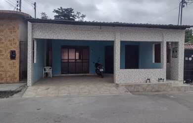 Imagem: A casa possui 2 Dormitórios, 2 Banheiros, 1 Vaga na garagem