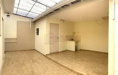 Imagem 4: Casa Padrão em Jundiaí. Varanda, Área de serviço, 104m² de Áreae2...