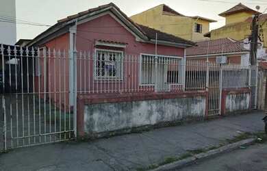 Imagem: A casa possui 5 Dormitórios, 3 Banheiros, 4 Vagas na garagem