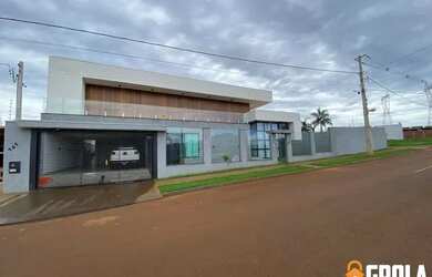 Imagem: A casa possui 4 Dormitórios, 2 Banheiros, 2 Vagas na garagem