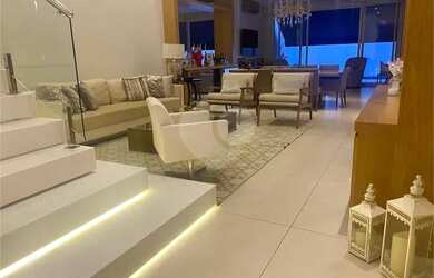 Imagem: A casa possui 4 Dormitórios, 5 Banheiros, 2 Vagas na garagem