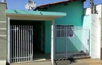 Imagem: A casa possui 2 Dormitórios, 1 Banheiro, 1 Vaga na garagem