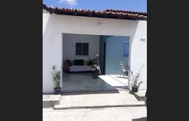 Imagem: A casa possui 2 Dormitórios, 3 Vagas na garagem e está localizado