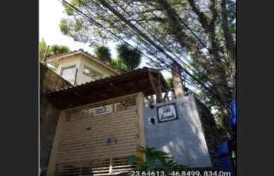 Imagem: A casa possui 1 Dormitório, 1 Banheiro, 1 Vaga na garagem