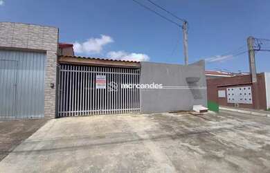 Imagem: A casa possui 2 Dormitórios, 1 Banheiro, 2 Vagas na garagem