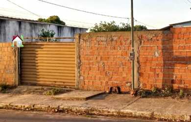 Imagem: A casa possui 1 Dormitório, 1 Banheiro, 3 Vagas na garagem
