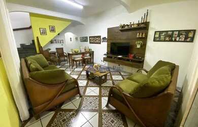 Imagem: A casa possui 3 Dormitórios, 4 Banheiros, 2 Vagas na garagem