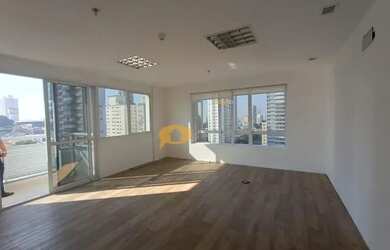 Imagem: O depósito possui 2 Vagas na garagem, 38m² de Área e está