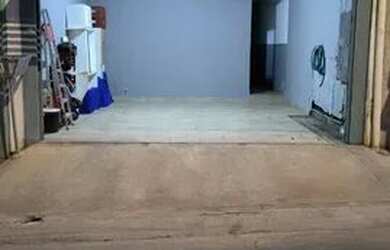 Imagem: A casa possui 2 Dormitórios, 2 Banheiros, 2 Vagas na garagem