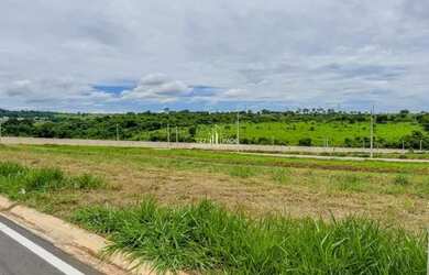 Imagem: O terreno possui 260m² de Área e está localizado em Senador