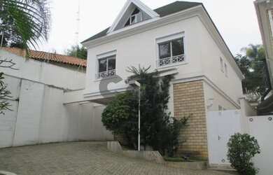 Imagem: A casa em condomínio possui 4 Dormitórios, 5 Banheiros, 3