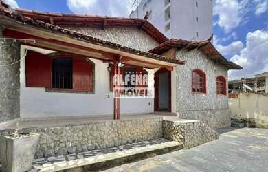 Imagem: A casa possui 3 Dormitórios, 2 Banheiros, 5 Vagas na garagem