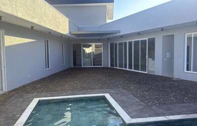 Imagem: O depósito possui 5 Vagas na garagem, 341m² de Área e está