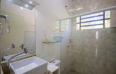 Imagem 15: Casa Aconchegante no Bairro Patronato Conforto, Economia e Localização Estratégica