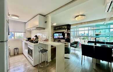 Imagem: O apartamento possui 2 Dormitórios, 2 Banheiros, 1 Vaga na