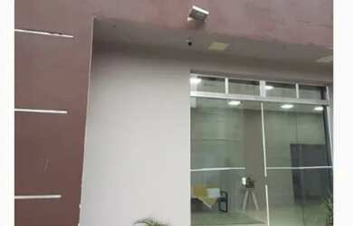 Imagem: O depósito possui 2 Vagas na garagem, 226m² de Área e está