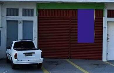 Imagem: A casa possui 3 Dormitórios, 3 Banheiros, 4 Vagas na garagem