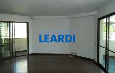 Imagem: O apartamento possui 4 Dormitórios, 5 Banheiros, 4 Vagas na