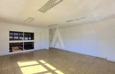 Imagem 15: Loja comercial com 4 salas, cozinha, 4 lavabos e estacionamento frontal...