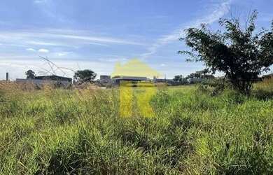 Imagem: O terreno possui 681m² de Área e está localizado em Distrito