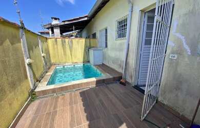 Imagem: A casa possui 3 Dormitórios, 1 Banheiro, 1 Vaga na garagem