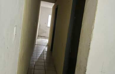 Imagem: A casa possui 2 Dormitórios, 1 Banheiro, 1 Vaga na garagem