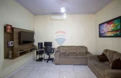 Imagem 9: Casa Aconchegante no Bairro Patronato Conforto, Economia e Localização Estratégica