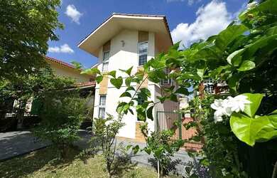 Imagem: A casa possui 4 Dormitórios, 4 Banheiros, 4 Vagas na garagem