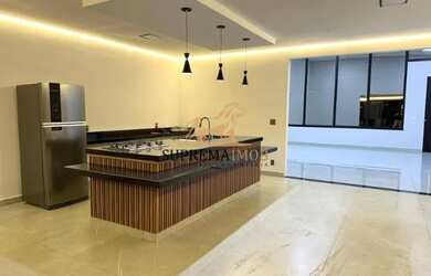 Imagem: A casa em condomínio possui 4 Dormitórios, 5 Banheiros, 4