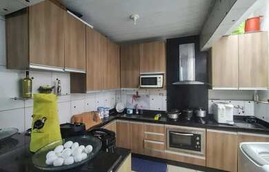 Imagem: A casa possui 3 Dormitórios, 2 Banheiros, 2 Vagas na garagem