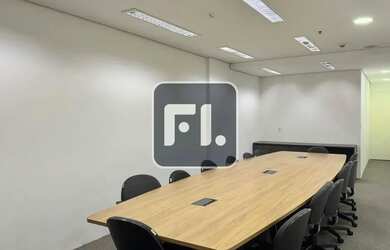 Imagem: O depósito possui 4 Vagas na garagem e 168m² de Área e está