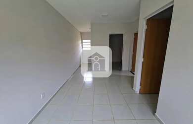 Imagem: A casa possui 2 Dormitórios, 1 Banheiro, 2 Vagas na garagem