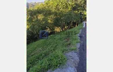 Imagem: O terreno possui 940m² de Área e está localizado em Dos Casa