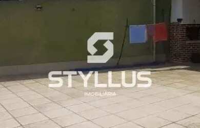 Imagem: A casa possui 3 Dormitórios, 3 Banheiros, 2 Vagas na garagem