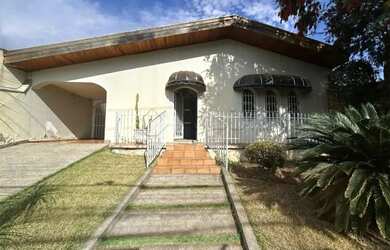 Imagem: O depósito possui 5 Vagas na garagem e 178m² de Área e está