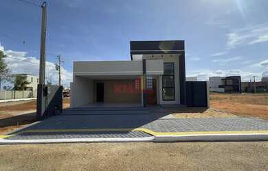 Imagem: A casa em condomínio possui 3 Dormitórios, 1 Banheiro, 2 Vagas