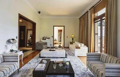 Imagem 7: Casa Clássica em Ponto Alto com Vista Deslumbrante