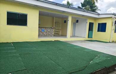 Imagem: A casa possui 4 Dormitórios, 5 Banheiros e 4 Vagas na garagem