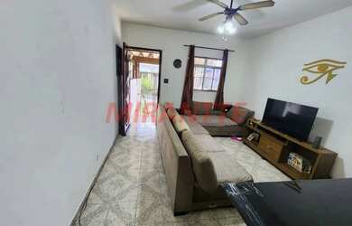 Imagem: A casa possui 2 Dormitórios, 2 Banheiros, 2 Vagas na garagem