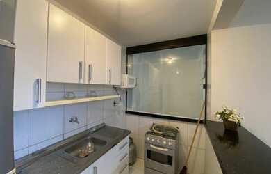 Imagem: O apartamento possui 1 Dormitório, 1 Banheiro, 1 Vaga na garagem