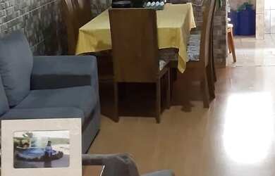 Imagem: A casa possui 3 Dormitórios, 1 Banheiro, 2 Vagas na garagem